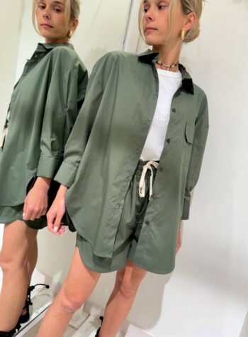 Shop Online Short in cotone ampio verde militare Vicolo