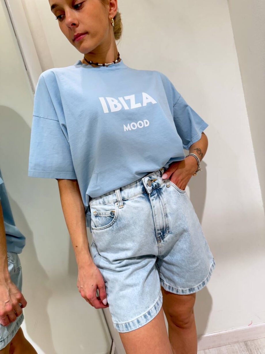 Shop Online T-shirt ampia azzurra con stampa “Ibiza mood” Vicolo