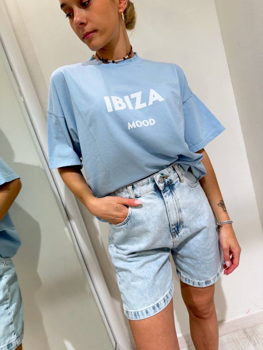 Shop Online T-shirt ampia azzurra con stampa “Ibiza mood” Vicolo