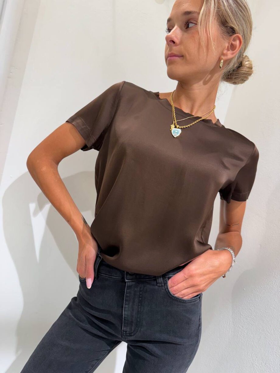 Shop Online T-shirt satin moro in viscosa HaveOne