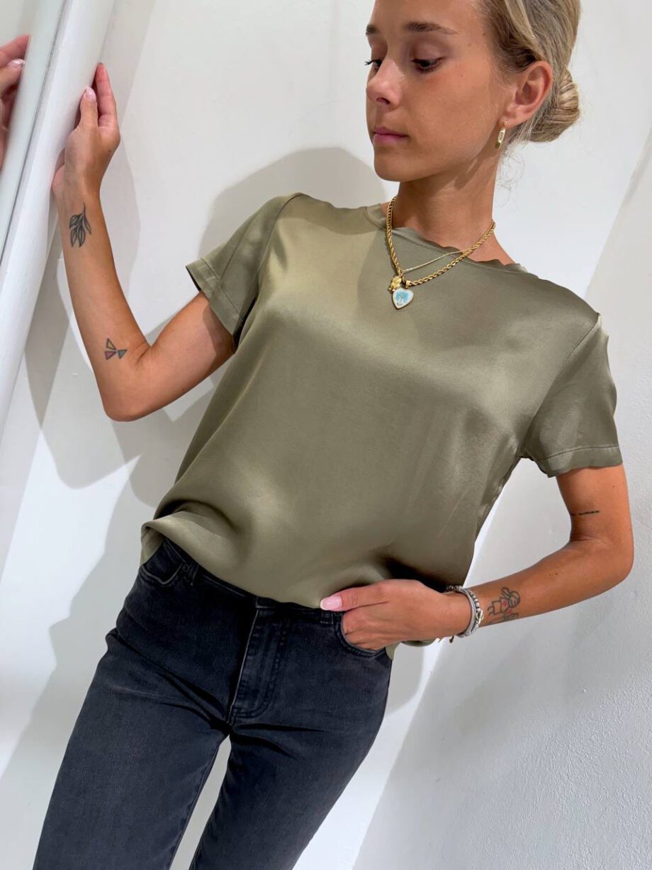 Shop Online T-shirt satin verde salvia in viscosa HaveOne