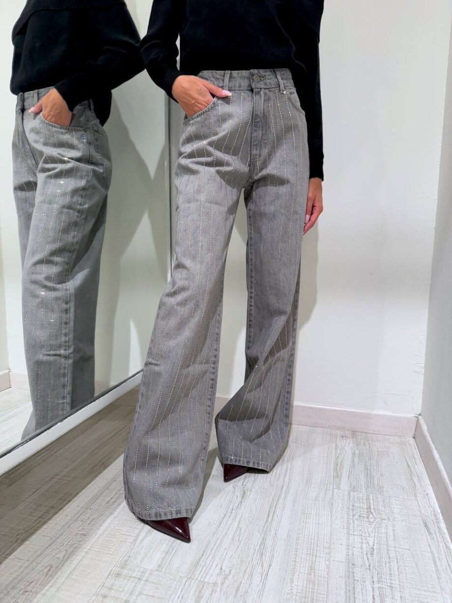 Shop Online Jeans grigio con strass effetto gessato Vicolo