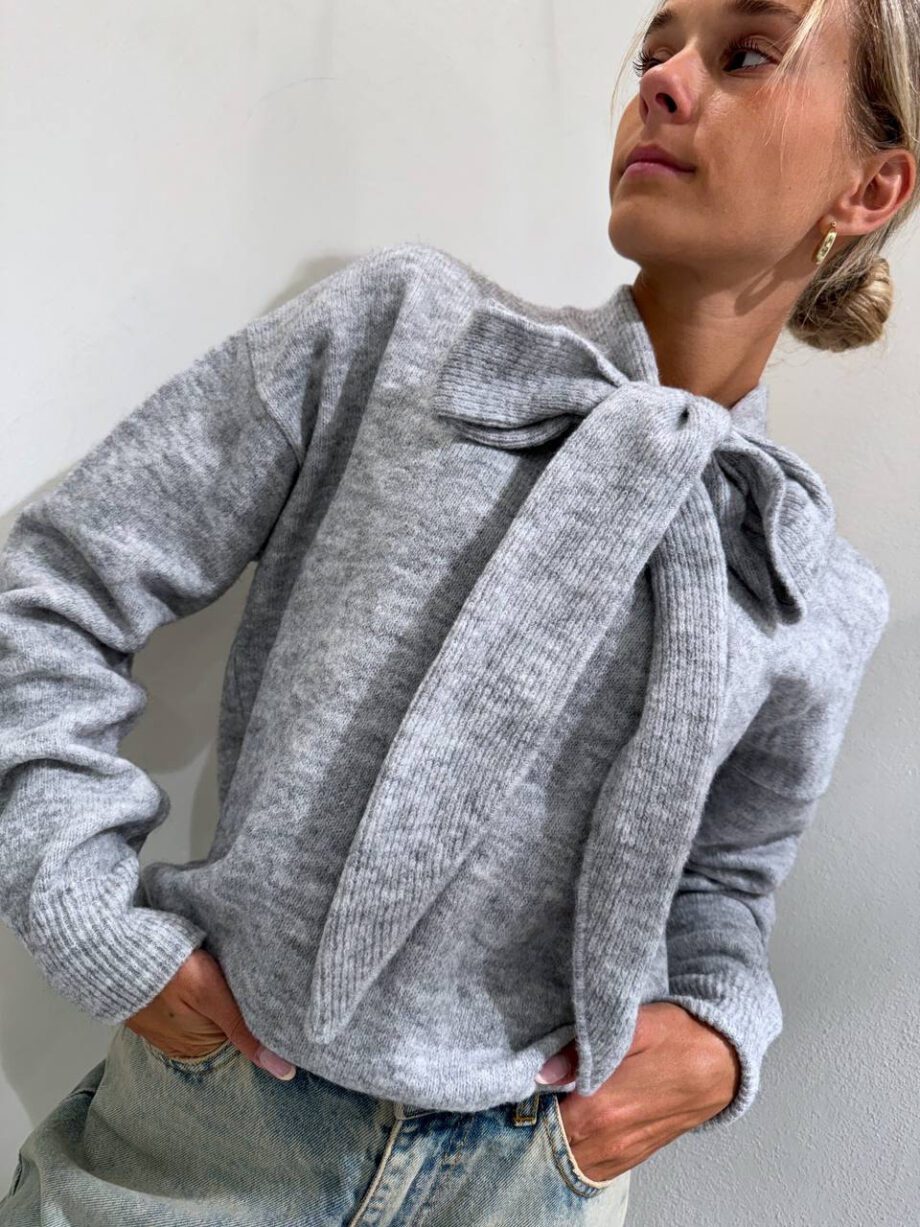 Shop Online Maglione grigio mélange con fiocco HaveOne