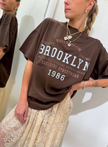 Shop Online T-shirt ampia moro Brooklyn Vicolo