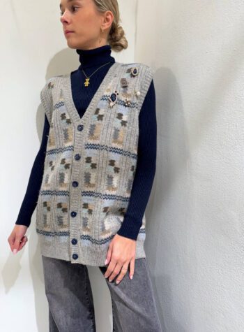 Shop Online Gilet vintage grigio con spille e foulard Souvenir