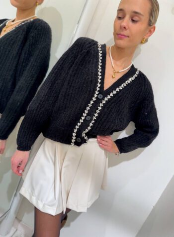 Shop Online Cardigan nero con cabochon gioiello Vicolo