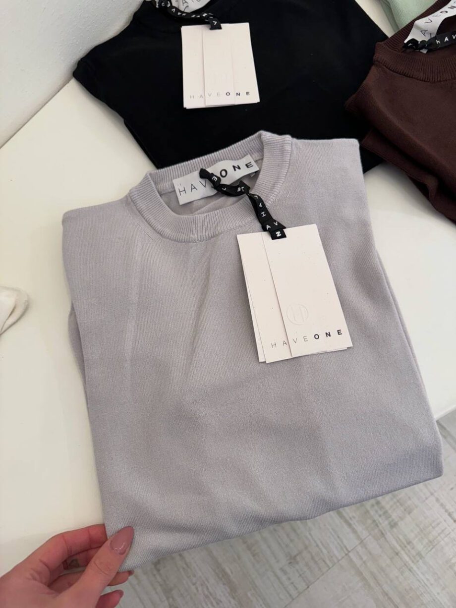 Shop Online Maglia girocollo in viscosa grigio perla HaveOne