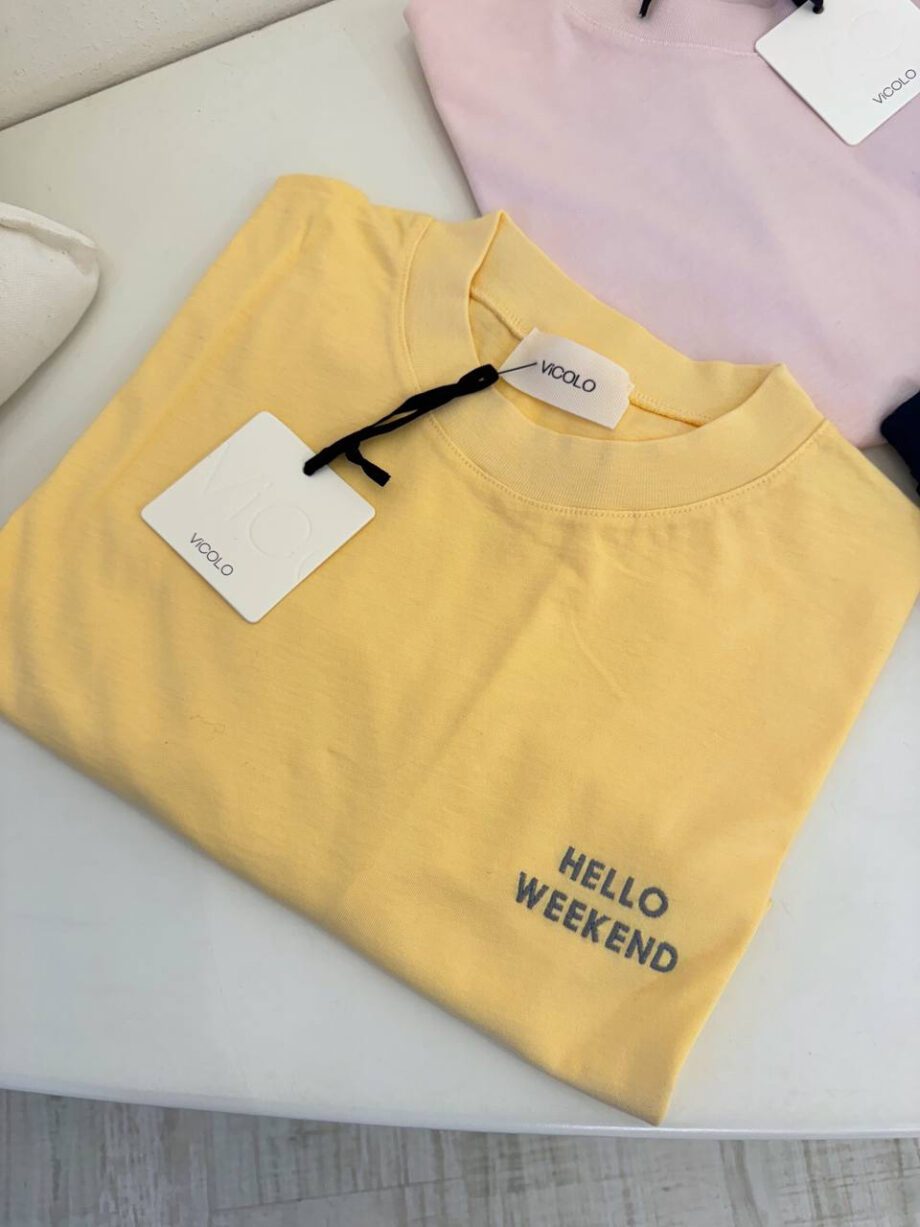 Shop Online T-shirt oversize gialla hello weekend Vicolo