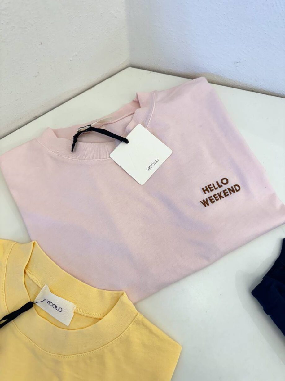 Shop Online T-shirt oversize rosa hello weekend Vicolo